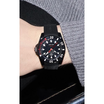 Gucci Dive Watch 40mm Ceramic Bezel on Black Rubber Strap Watch