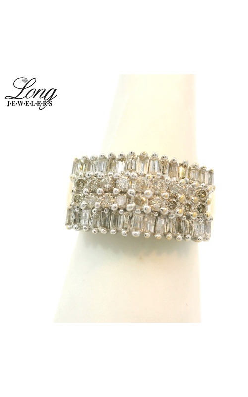 10K White Gold Diamond Ring: Timeless Elegance and Sparkling Brilliance