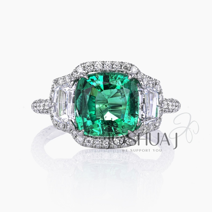 Round Emerald Halo Ring