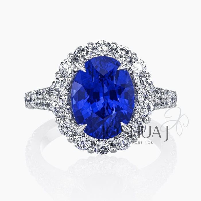 Oval Diamond Halo Ring