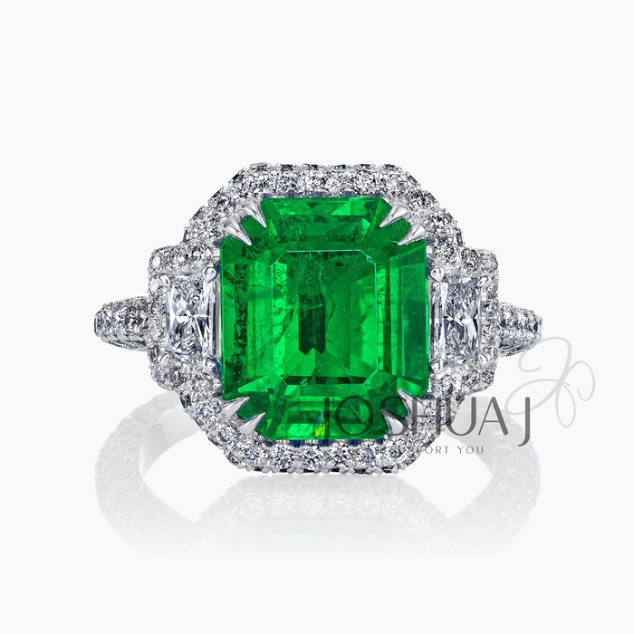 Round Emerald Ring