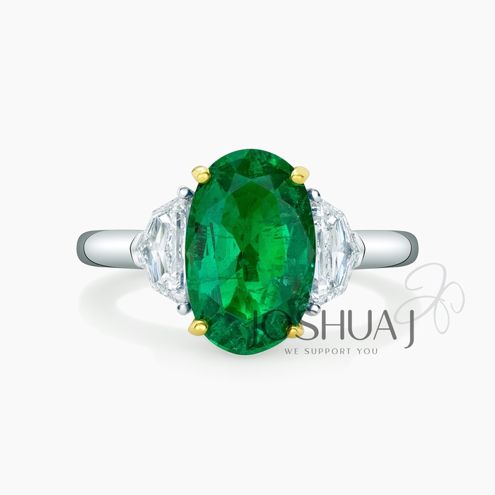 Oval Emerald Ring