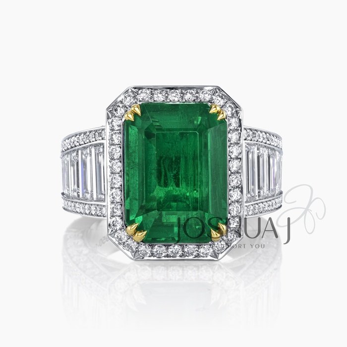 Round Emerald Halo Ring