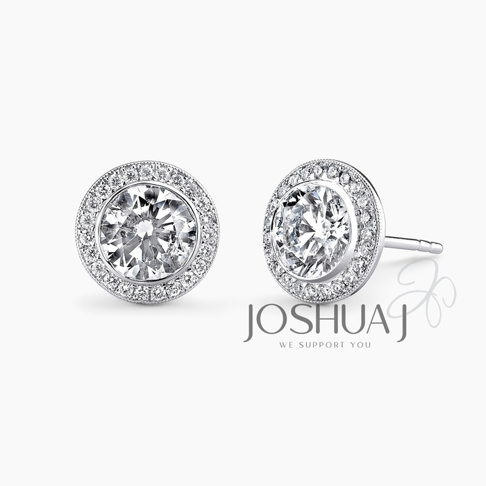 Round Diamond Stud Earrings