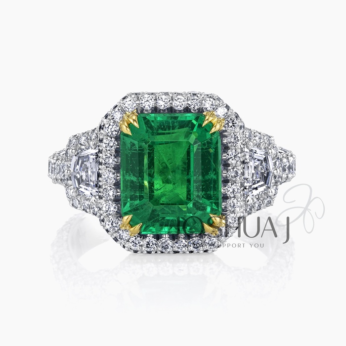 Round Emerald Halo Ring