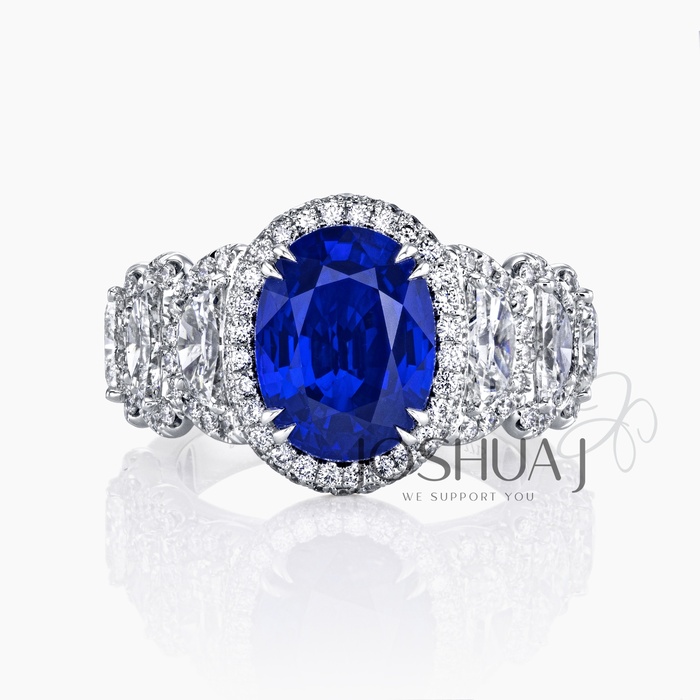 Oval Diamond Halo Ring
