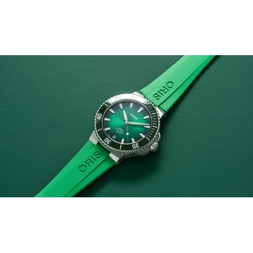 ORIS 43.5mm Aquis Date Cal 400 Green Dial And Strap