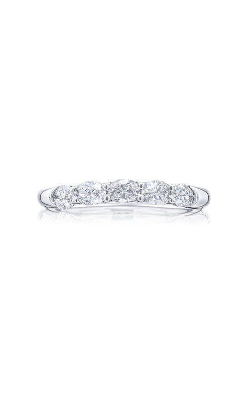 Elegance Elevated: Classic Single-Row Oval-Cut Diamond Band