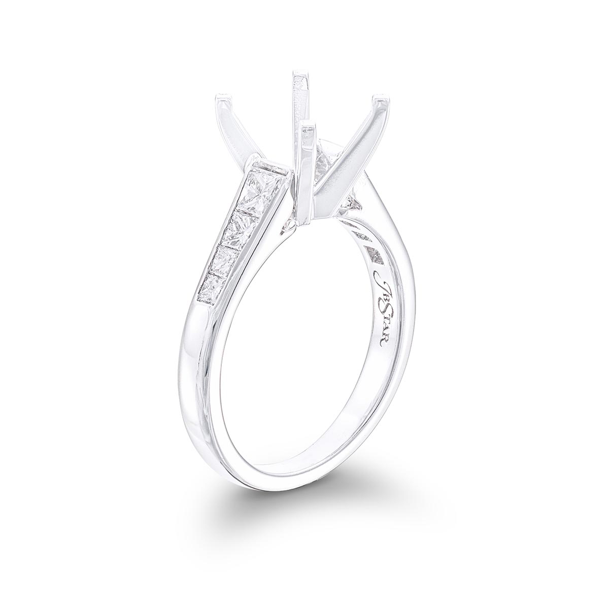 Semi Mounting 8 Trapezoid Diamonds In Center Channel Setting