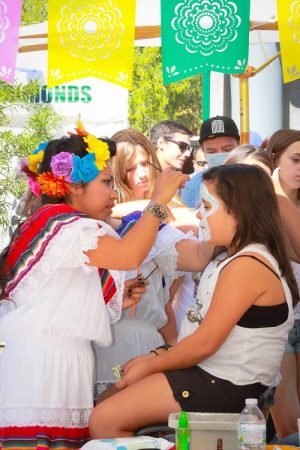facepainting for dia de los muertos