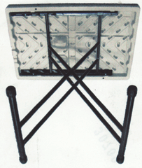 Imagen de la patente MODELO INDUSTRIAL DE MESA DE SERVICIO.