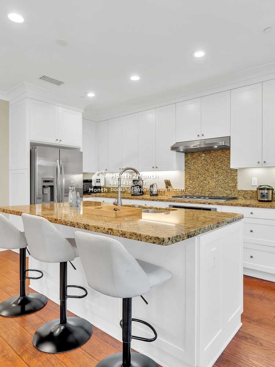 Portrait original 20250811004756 0226a5bb indoor 07