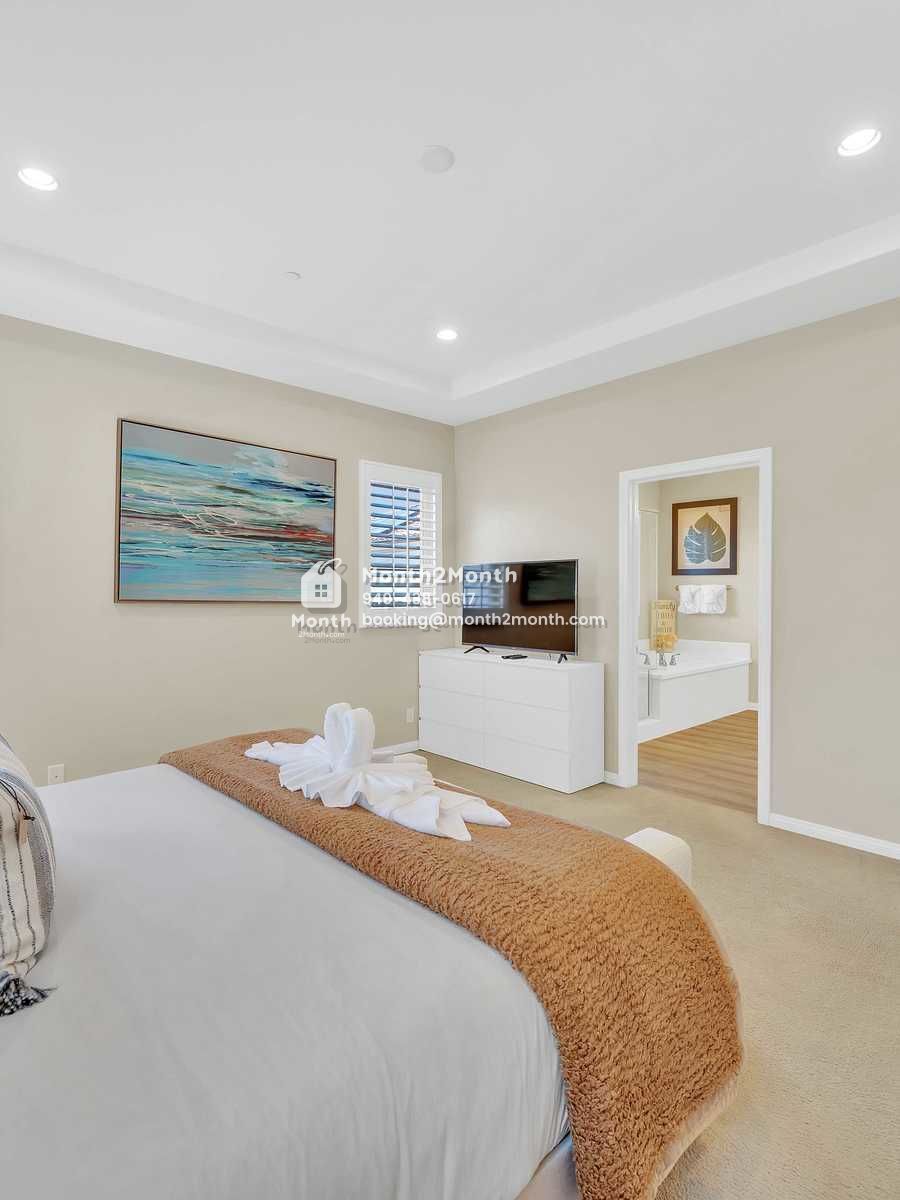 Portrait original 20250811005051 d68c88d1 indoor 24