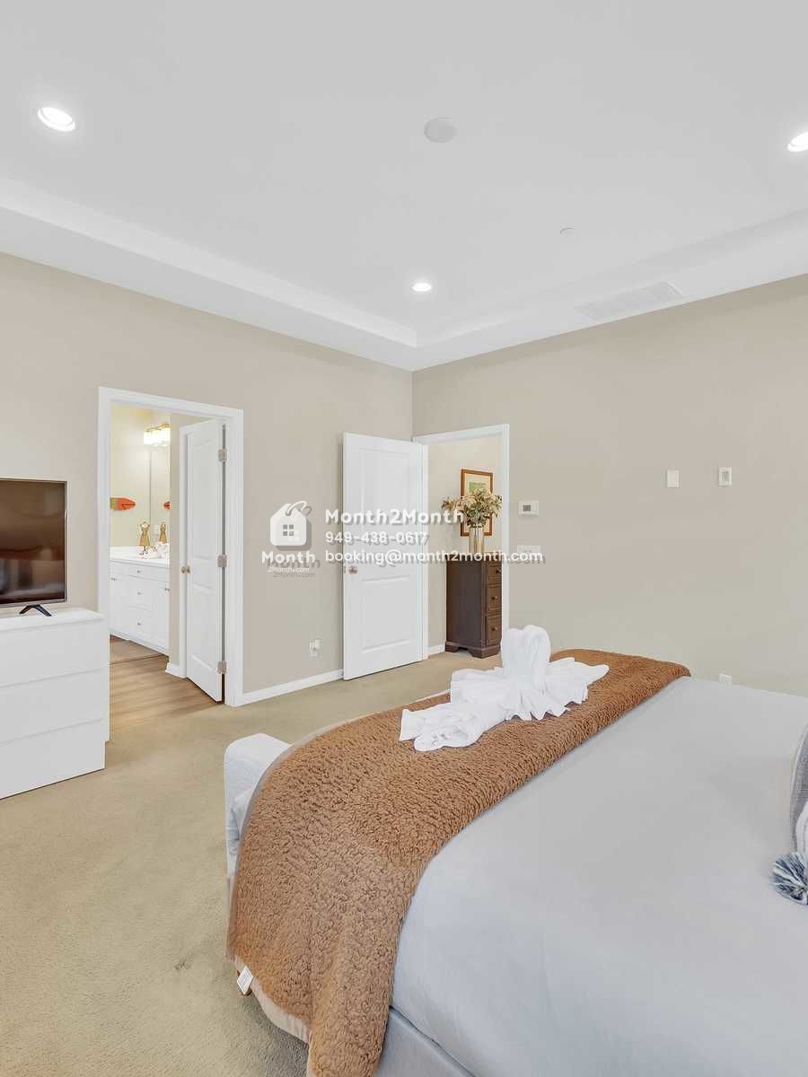 Portrait original 20250811005111 e862e852 indoor 24