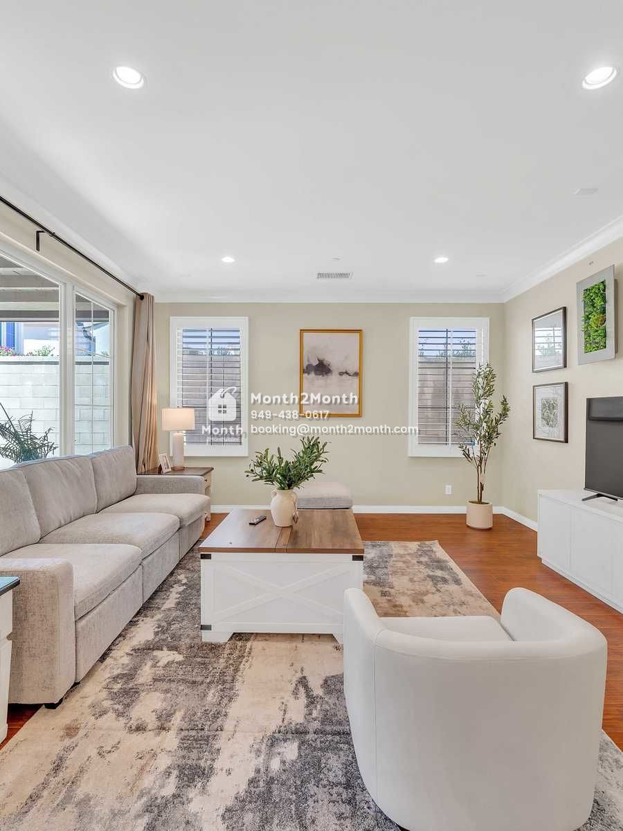 Portrait original 20250811005139 3d38dd77 indoor 24