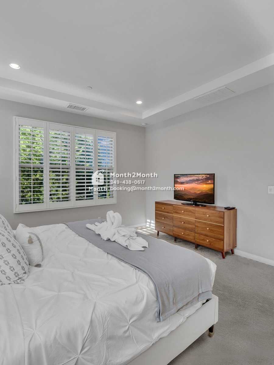 Portrait original 20260119180736 3e34f92e indoor 38