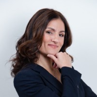 Annie Izmirliyan Profile Photo