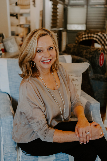 EP 212: HOW A SEASONAL SHOP BECAME A YEAR-ROUND SUCCESS WITH POLLY HELM