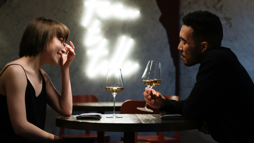 🍷 Transforming Date Night: 6 Restaurant Mistakes That Quietly Kill the Vibe