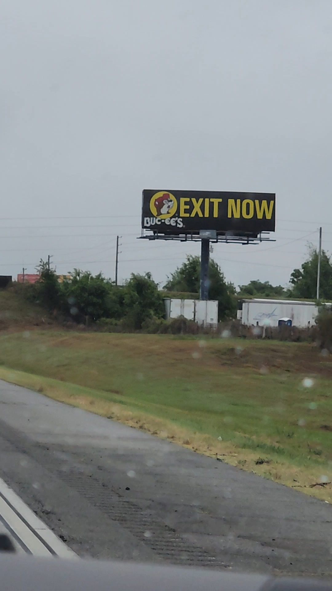 The Little Stops That Become the Big Memories (and Why We Always Pull Over at Buc-ee’s)