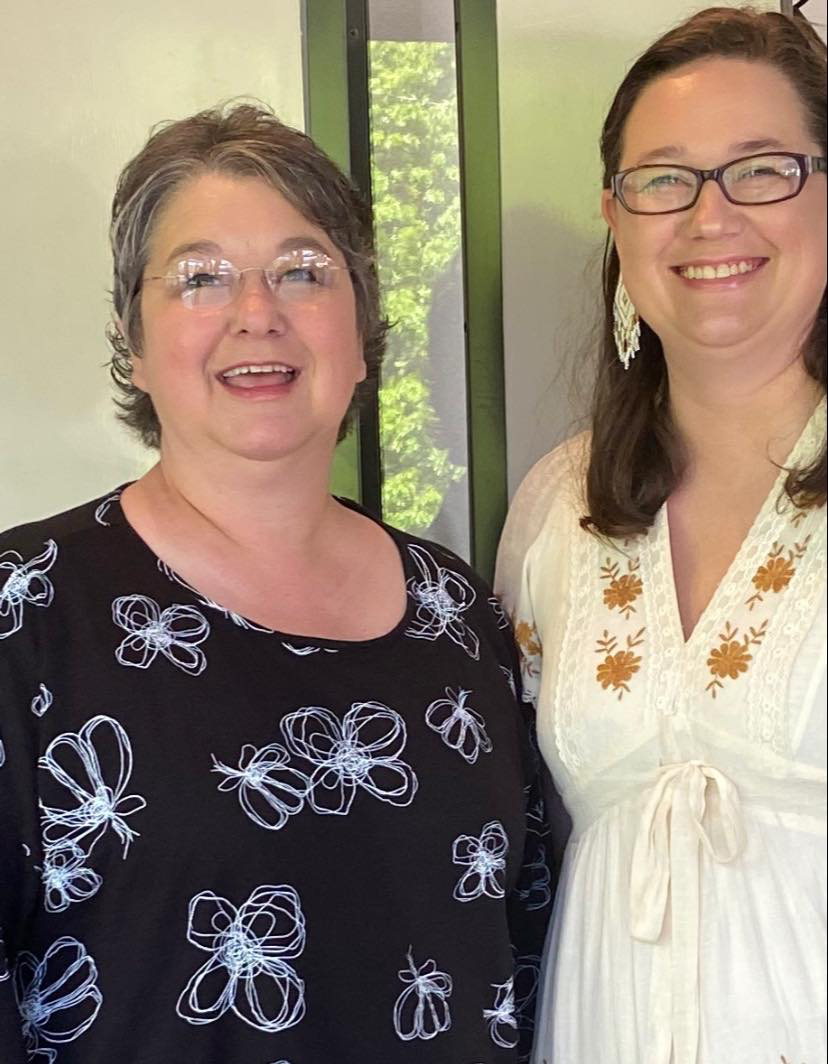 EP 217: REVIVING SMALL TOWNS THROUGH RETAIL & ARTISTRY WITH LANNA TRANTHAM & JANET CALHOUN