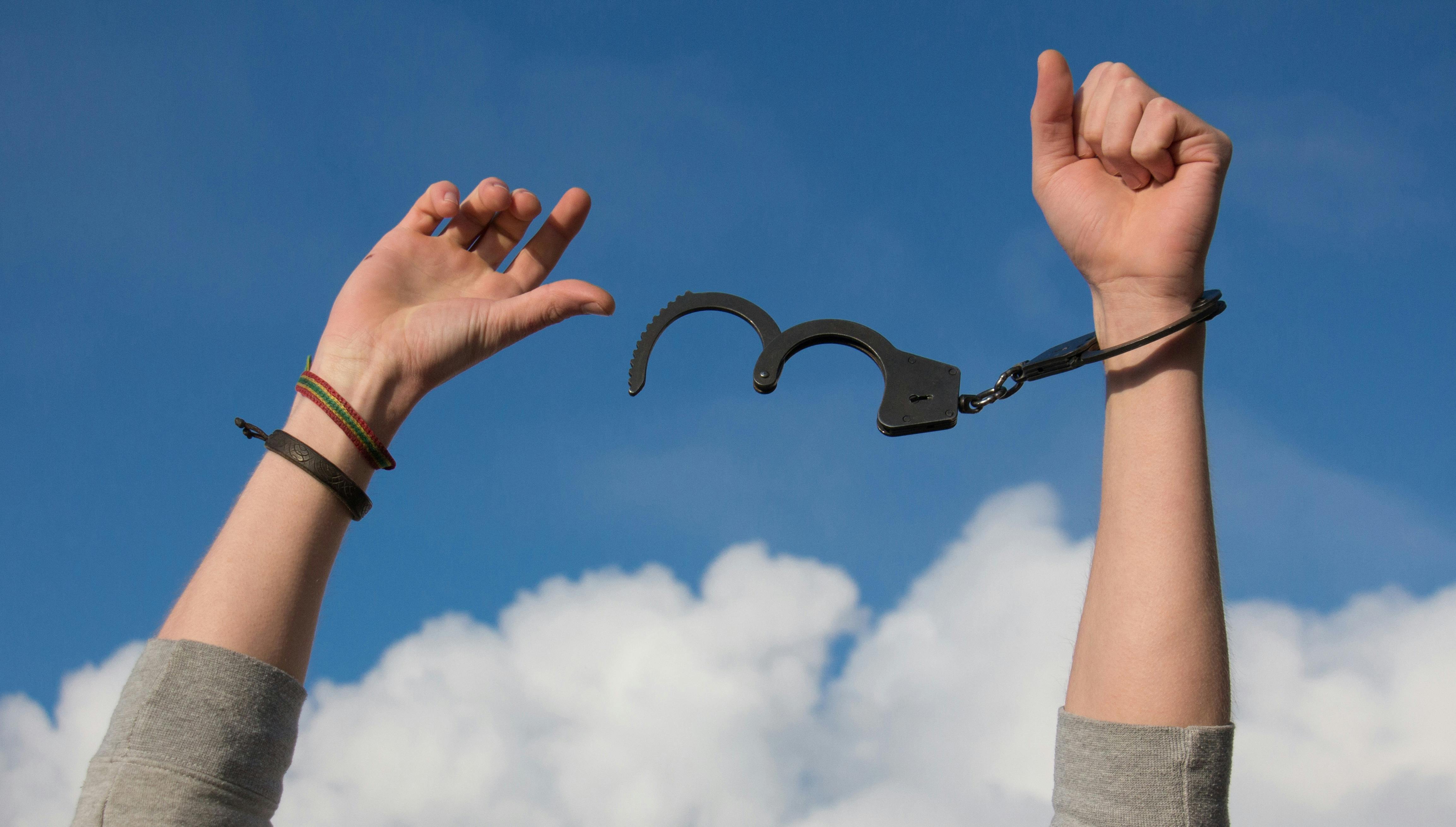 When Old Wounds Still Speak Loudly — The Spiritual Release That Restores Your Freedom