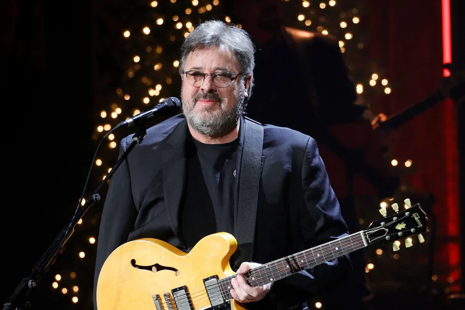 Vince Gill Honoured With CMA Lifetime Achievement Award