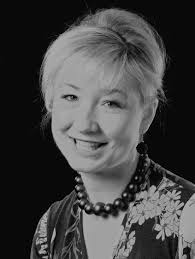 MASTERING THE ART OF STORYTELLING: TIPS FROM AUTHOR/JOURNALIST VERONICA HINKE