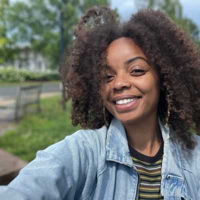 Nurturing Emotional Intelligence in the Digital Age: Insights from Coach Yana Nurturing Emotional Intelligence in the Digital Age: Insights from Coach Yana