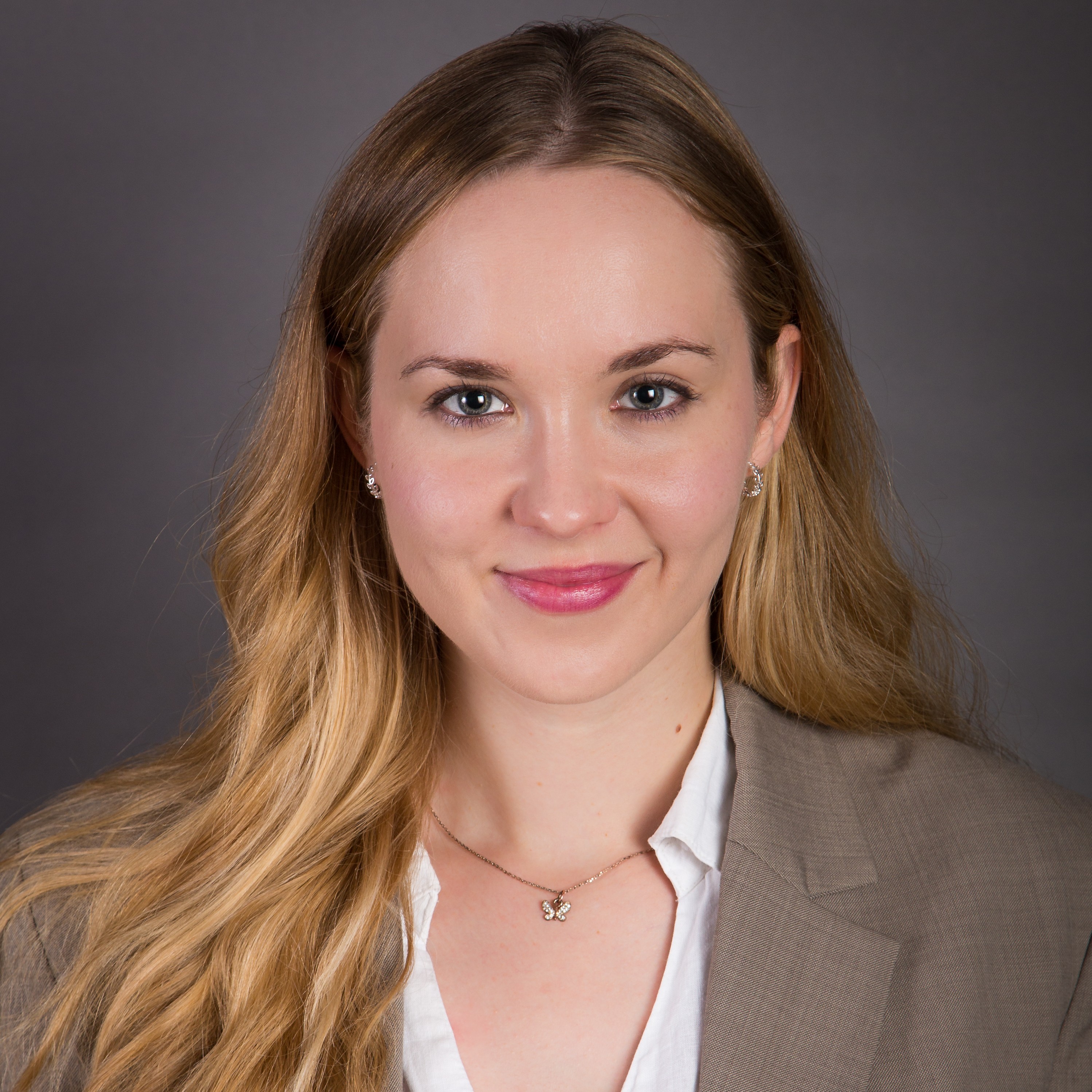 Elvira Viktória Tamus Profile Photo