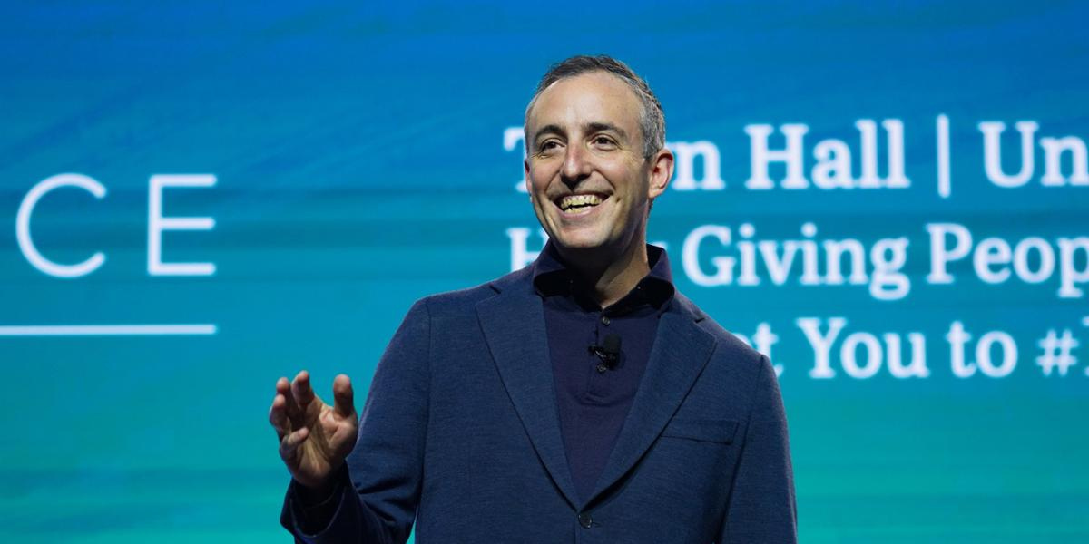 Why Will Guidara Believes the Best Marketing is a $2 Hot Dog: Lessons in Unreasonable Hospitality from the World’s Best Restaurant