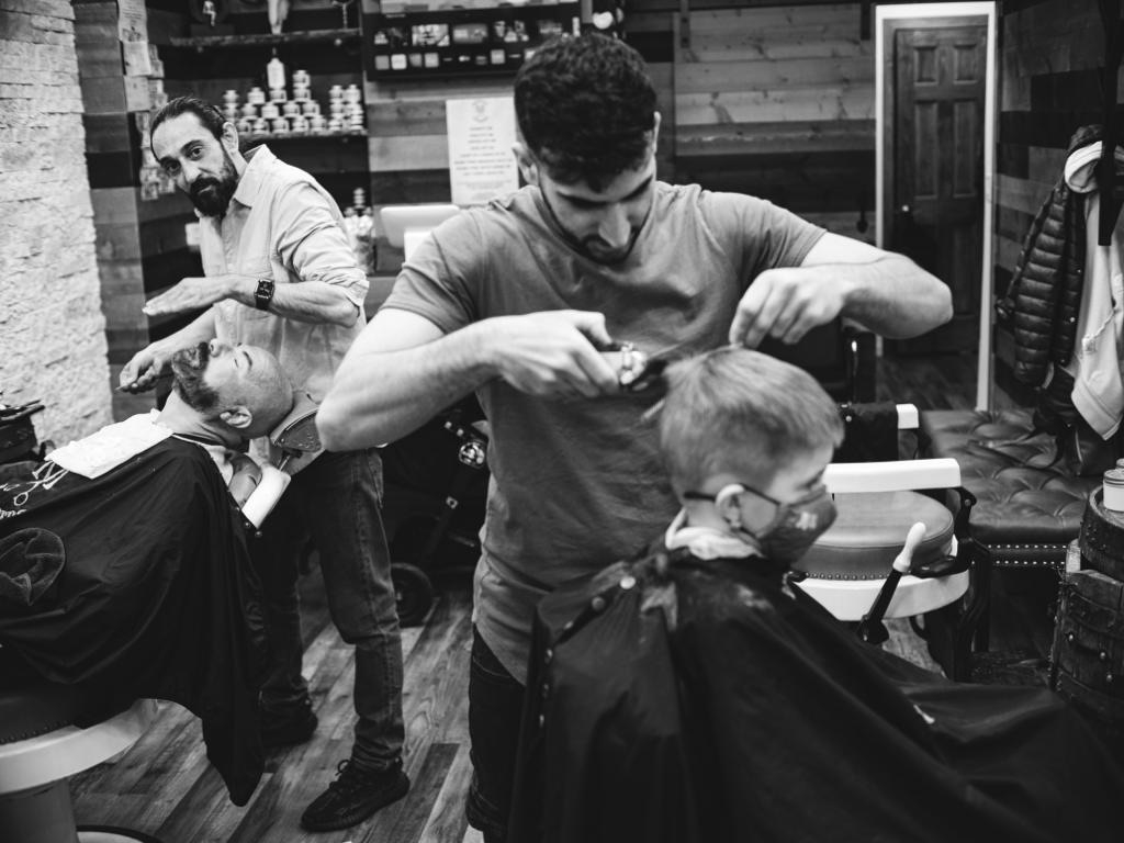 Are there any specific hair products or styling techniques recommended for maintaining a skin fade haircut?