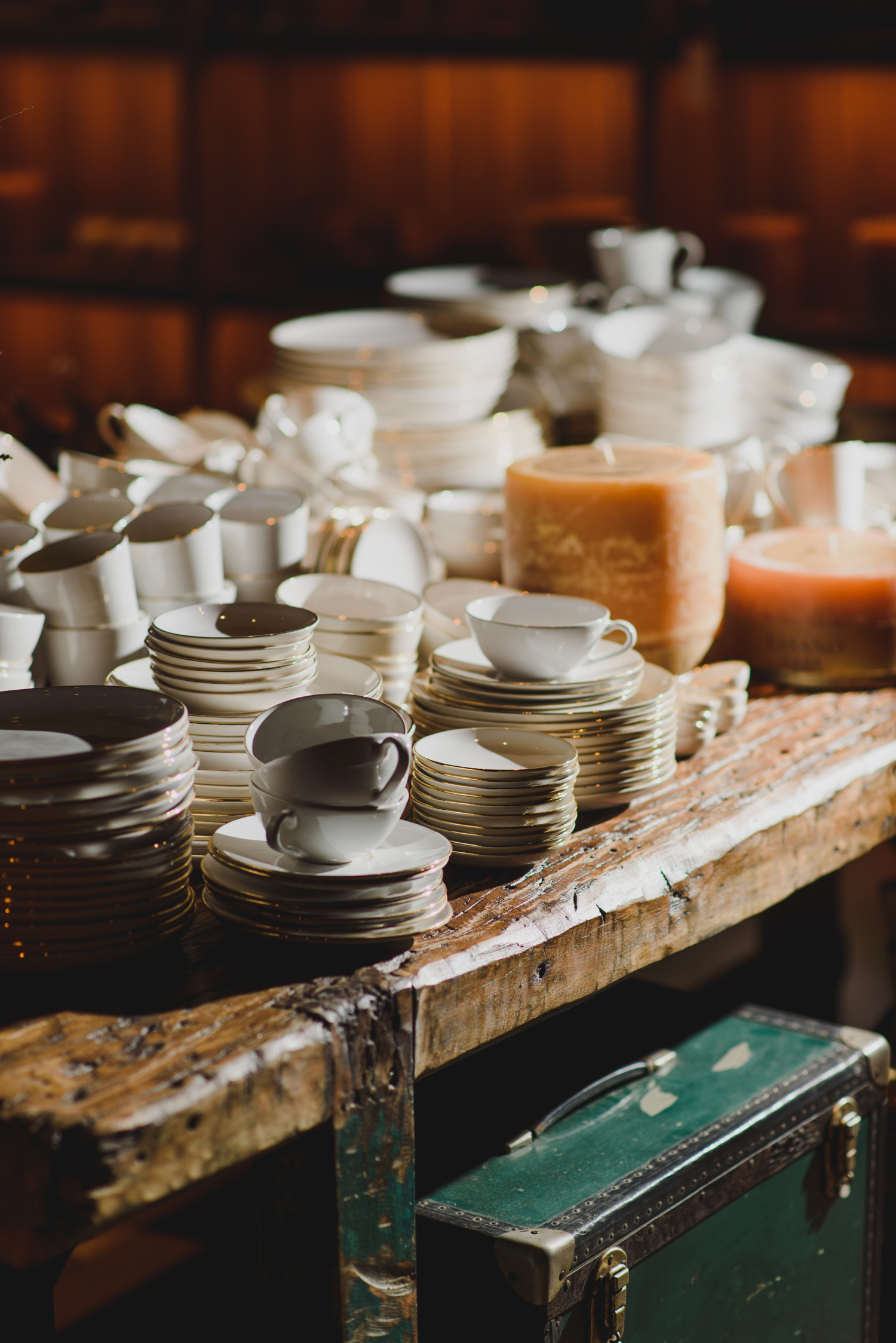 Jogo de louças com borda em ouro