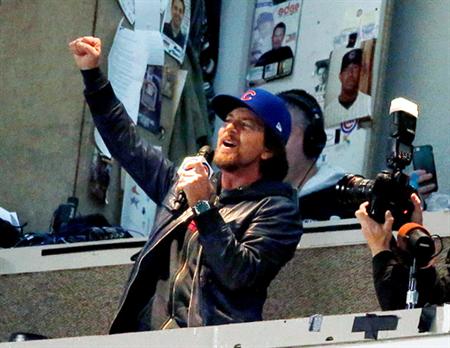 Wolrd Series 2016  Vedder Sings