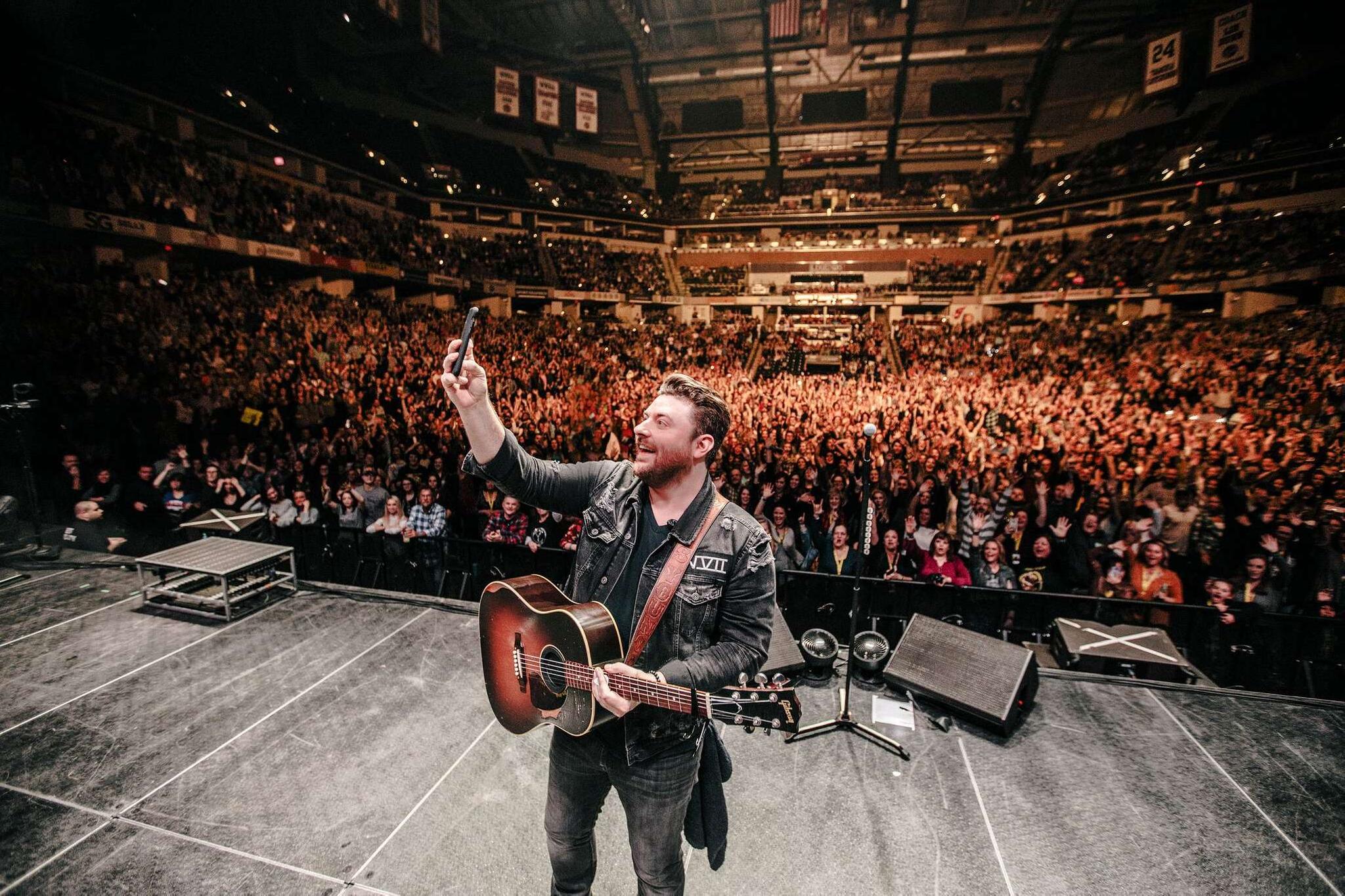 Chris Young And Some 'Famous Friends' Roll Out A Fall Tour - Pollstar News