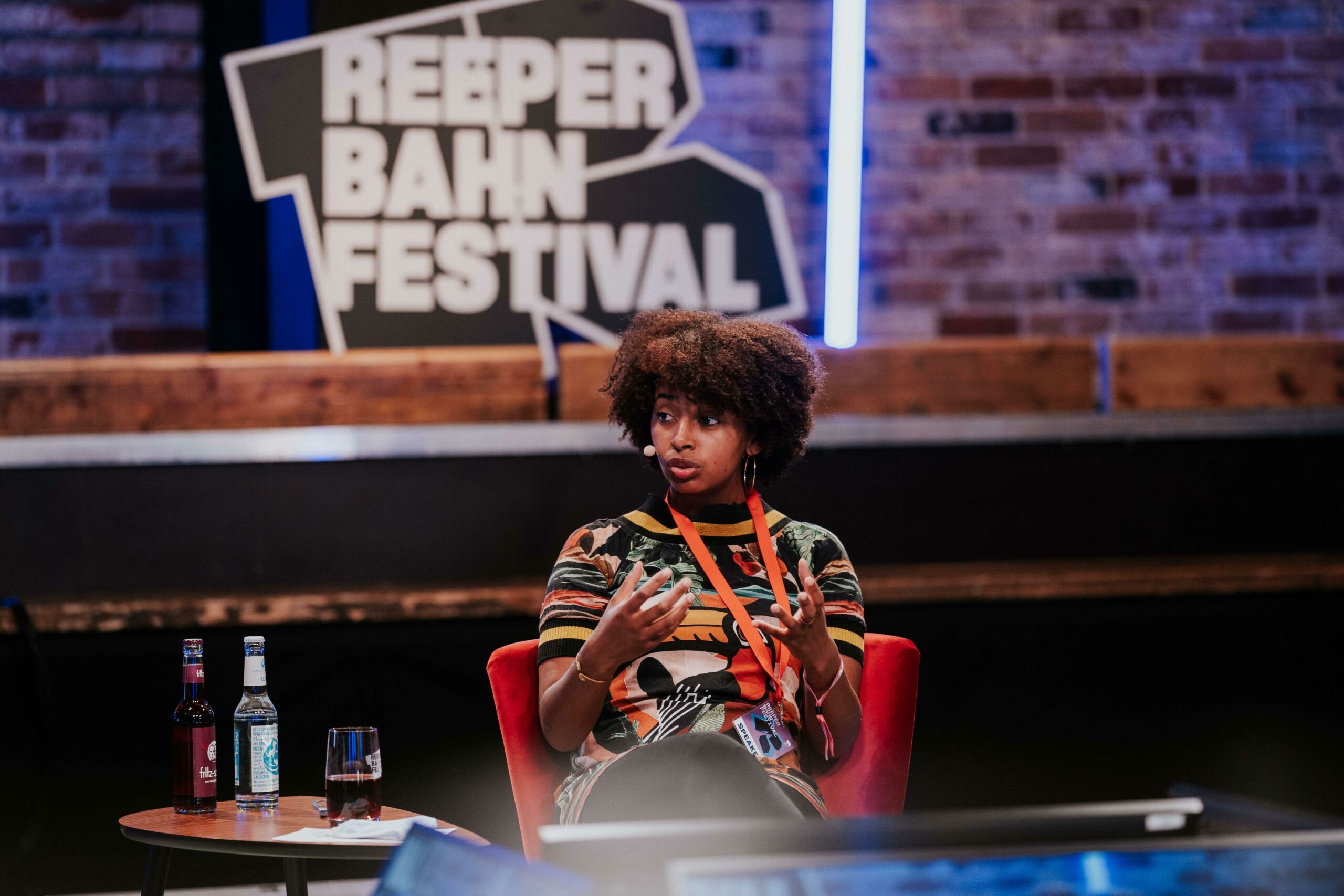 Concert manager Luanny Tiago talking about the project Zukunftsmusik (music of the future).