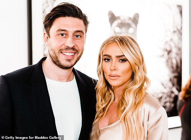 'Tired of LA': Petra Ecclestone fotografiada con su prometido Sam Palmer asistiendo a la Maddox Gallery Los Angeles Presents: 'The Disrupters' de David Yarrow en junio del año pasado