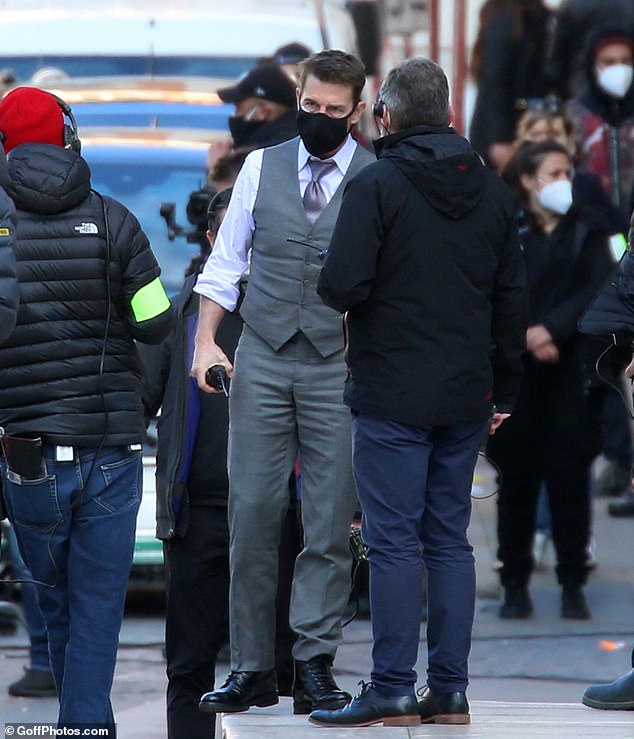 El espectáculo debe continuar: Tom Cruise fue visto filmando escenas de Misión Imposible 7 en Fori Imperial en Roma el domingo.