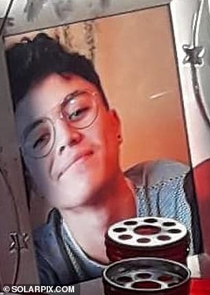 La víctima, un trabajador del cine nombrado solo como Ulrich, fue declarado muerto en el lugar.