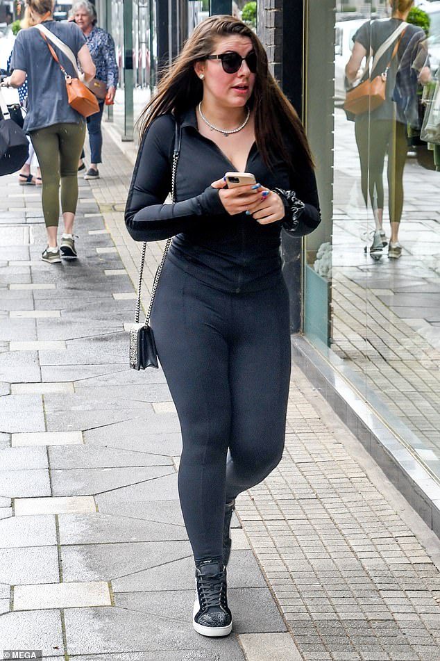 Conejito de gimnasio: Francesca Packer-Barham (en la foto) optó por celebrar su 26 cumpleaños de una manera inusual, con un viaje familiar al gimnasio.