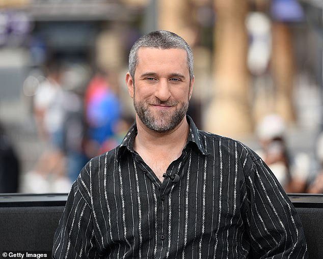 No regresará: cuando el esperado reinicio de Saved by the Bell de Peacock se estrene el miércoles, la mayoría del elenco principal del programa original regresará, excepto Dustin Diamond.