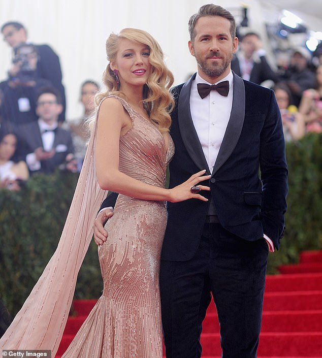 Pareja generosa: Ryan Reynolds y Blake Lively comenzaron la temporada navideña de una manera bastante generosa, donando $ 500,000 a Covenant House