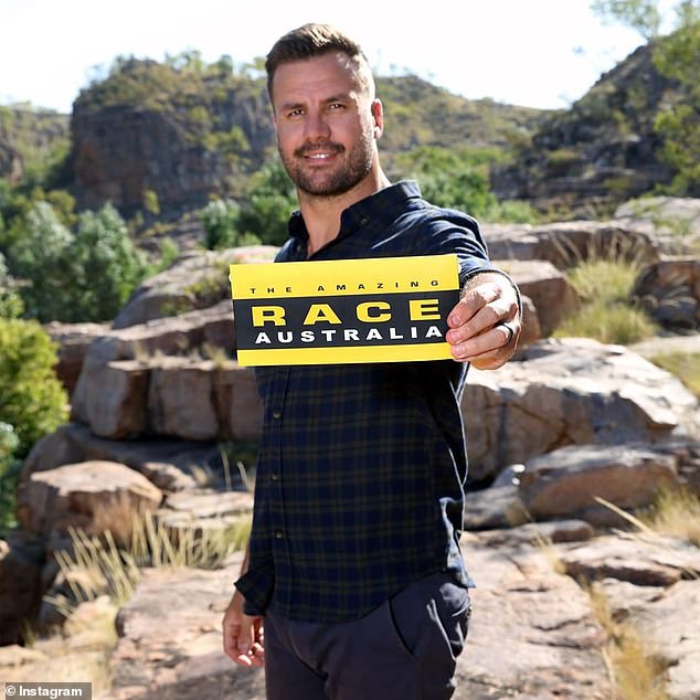 Accidente: un productor de Amazing Race Australia se rompió la espalda mientras probaba un desafío para el programa. Presentador en la foto Beau Ryan