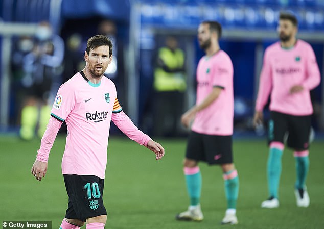 Ronald Koeman ha defendido a Lionel Messi después de que Quique Setien dijera que era difícil de manejar