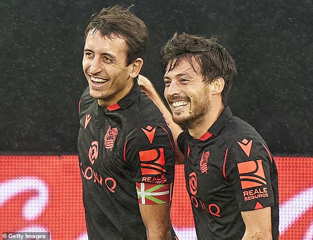 David Silva (derecha) marcó su primer gol con la Real Sociedad en la victoria por 4-1 de su equipo ante el Celta de Vigo