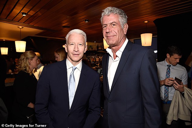 Viejos amigos: Anderson Cooper, de 53 años, recuerda a su difunto amigo Anthony Bourdain en un segmento del jueves de su programa, que incluía un clip de los dos de 2015; vistos juntos en 2016