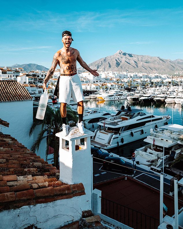 Ryan Taylor, de 27 años, es un Instagrammer británico conocido por conducir de forma peligrosa. En la foto: Taylor en Marbella, España, donde fue arrestado la semana pasada.