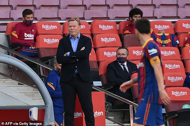 Ronald Koeman estaba furioso después de que una llamada del VAR fuera contra el Barcelona en el Clásico del sábado