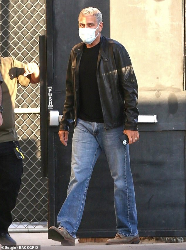 Gira promocional: George Clooney, de 59 años, fue visto dirigiéndose al Centro de Entretenimiento El Capitan el miércoles para una grabación de Jimmy Kimmel Live.