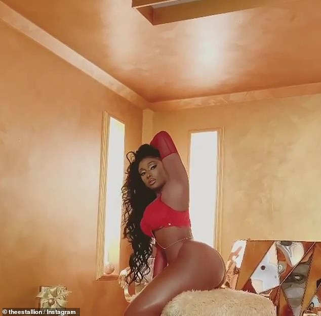 Megastar: Megan Thee Stallion lució como la megaestrella en un video detrás de escena de su última sesión de campaña con la línea de lencería de Rihanna Savage X Fenty